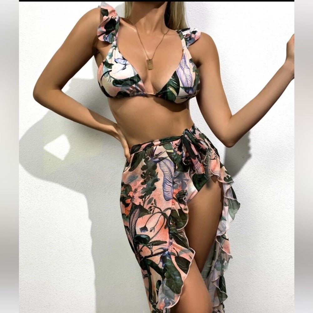 Brand new women’s bikini set with wrap